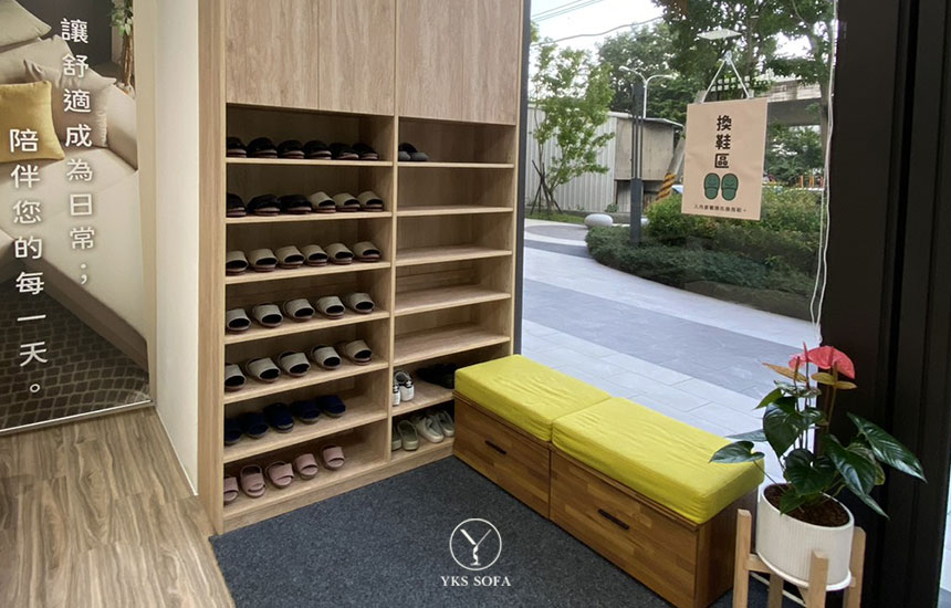 YKS SOFA 台中門市換鞋區環境