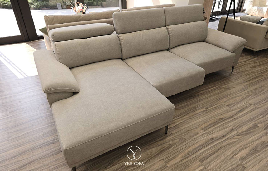 曼德爾 L 型沙發滑軌坐墊與可調頭靠功能，台中 YKS SOFA 門市展示