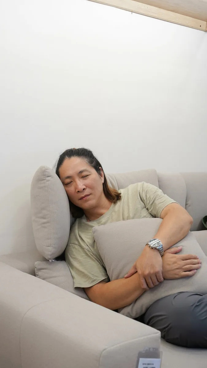 達芙妮L型沙發-可依自己的姿勢調整支撐角度,讓頸部更放鬆