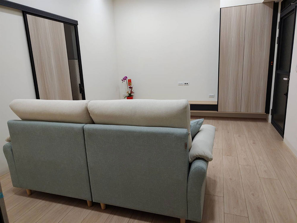 貝拉貓抓布沙發放置於孝親房空間實景｜彰化埔鹽黃小姐案例