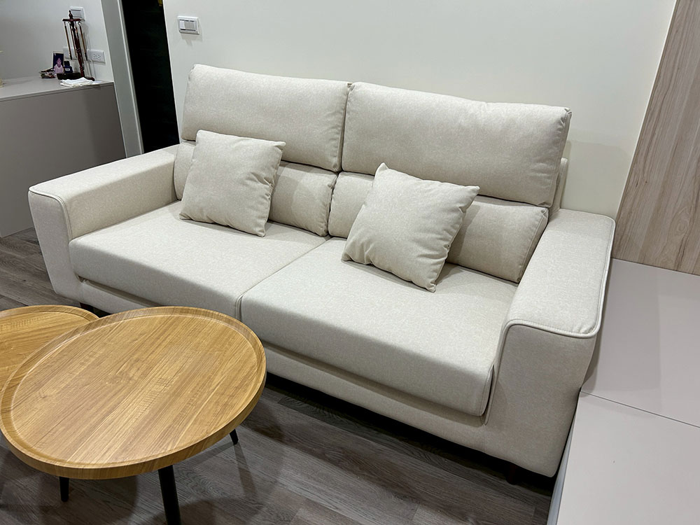 弗洛拉三人貓抓布沙發｜彰化員林程小姐客廳實拍