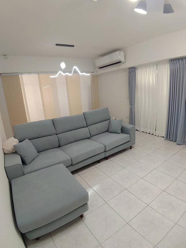 YKS 弗洛拉L型貓抓布沙發｜台南吳先生實拍沙發斜側面｜擇木深耕系列熱銷款