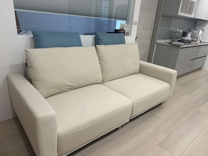 YKS 喬治亞三人貓抓布沙發｜高雄洪小姐實拍沙發主體左側面｜擇木深耕系列熱銷款