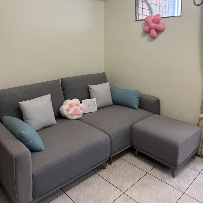 YKS喬治亞三人座貓抓布沙發∣彰化客人開箱實拍-2 YKS 喬治亞三人座貓抓布沙發側面|彰化客人實境拍攝|擇木深耕系列熱銷款