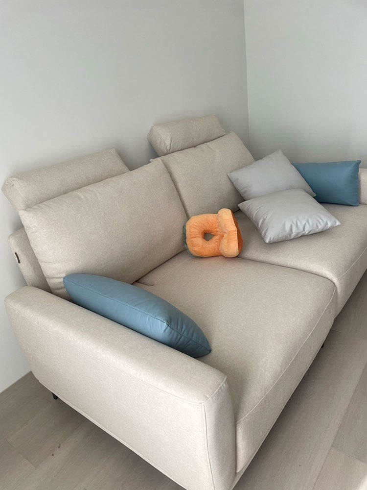 YKS 喬治亞三人座貓抓布沙發｜台南客人實拍沙發側面｜擇木深耕系列熱銷款