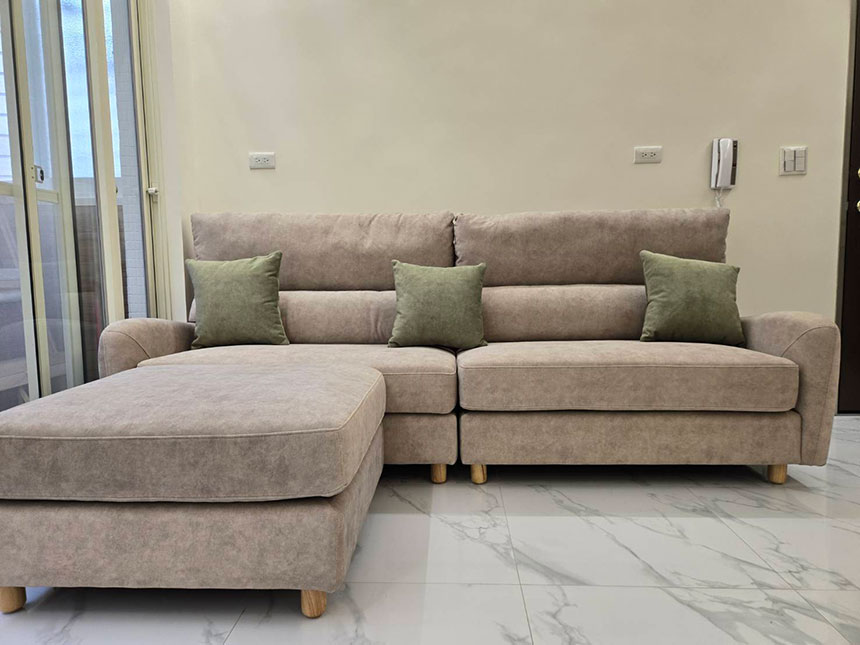 YKS 哈莉特L型貓抓布沙發｜台北萬華開箱實拍沙發正面｜擇木深耕系列熱銷款