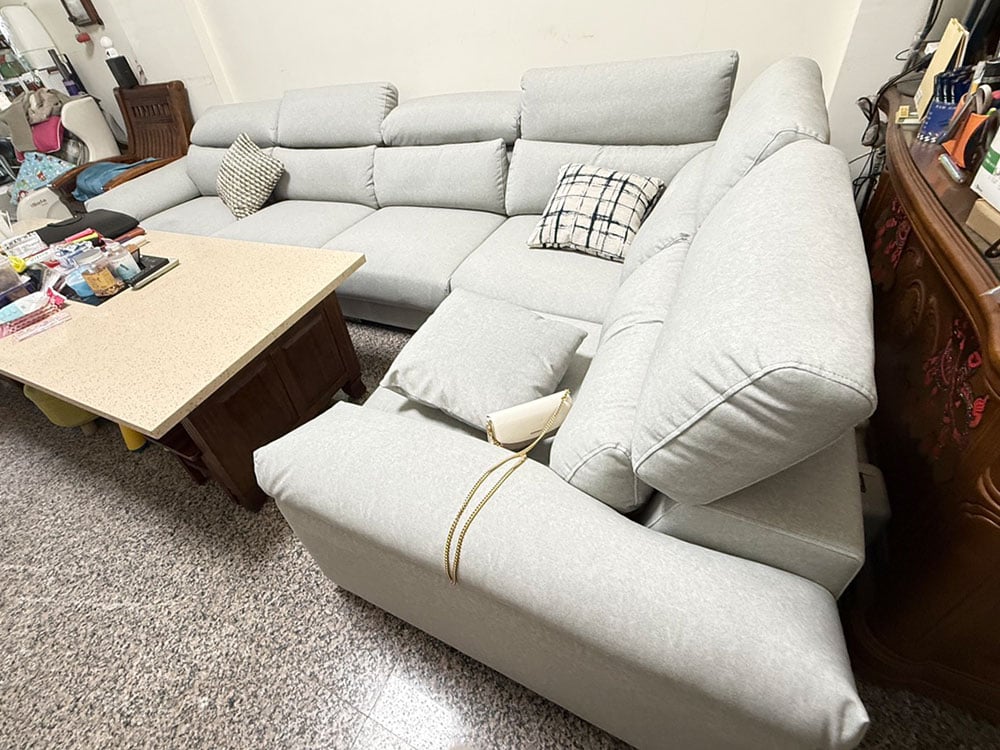 YKS 喬納森客製貓抓布沙發｜台南門市客人實拍｜沙發側面擺設