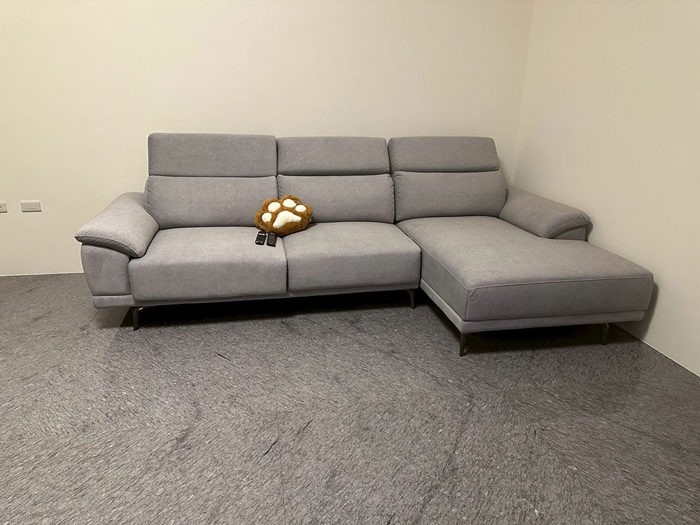 YKS 曼德爾L型貓抓布沙發｜彰化鄭小姐客人開箱實拍正面｜擇木深耕系列