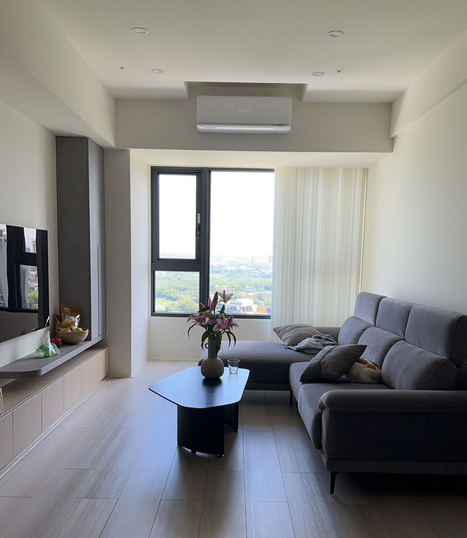 YKS曼德爾 L型貓抓布沙發∣新竹客人開箱實拍 YKS 曼德爾 L型貓抓布沙發|新竹客人深灰色側面拍攝|擇木深耕系列熱銷款