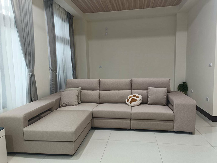 YKS 米諾L型貓抓布沙發｜彰化西螺客人開箱實拍沙發正面｜擇木深耕系列熱銷款