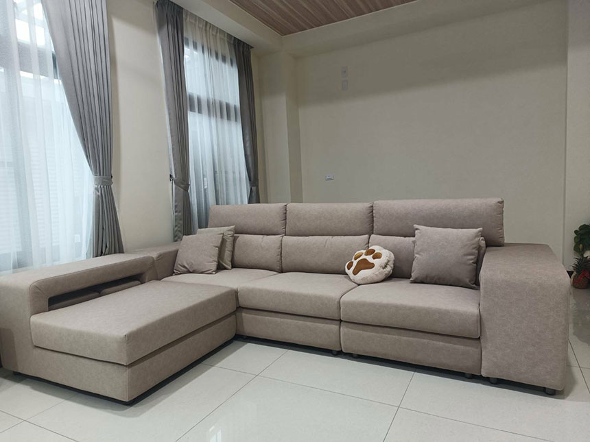 YKS 米諾L型貓抓布沙發｜彰化西螺客人開箱實拍沙發側面｜擇木深耕系列熱銷款