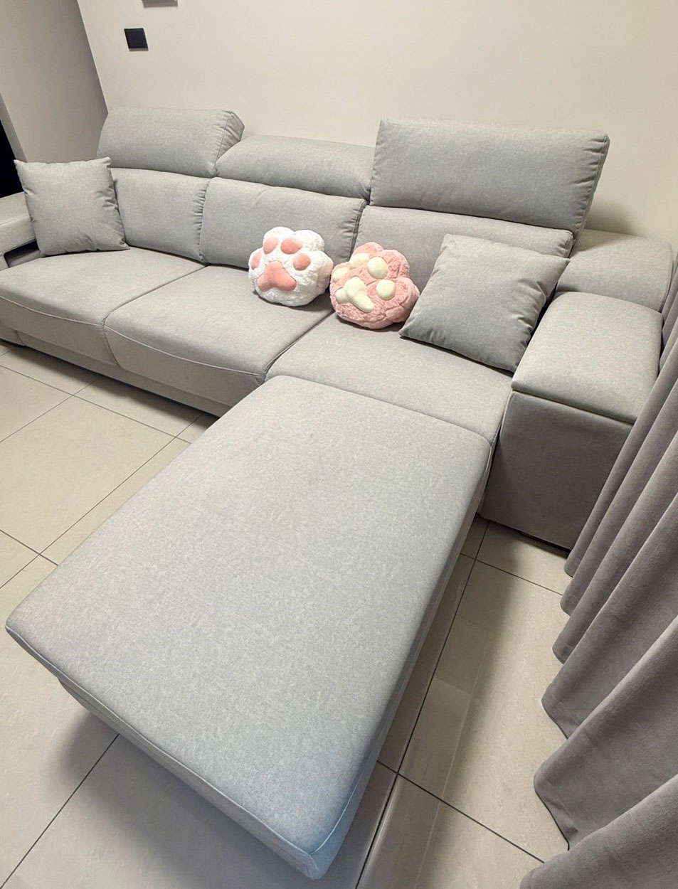 YKS 莫里尼L型貓抓布沙發｜台南客人實境拍攝沙發正面｜擇木深耕系列熱銷款