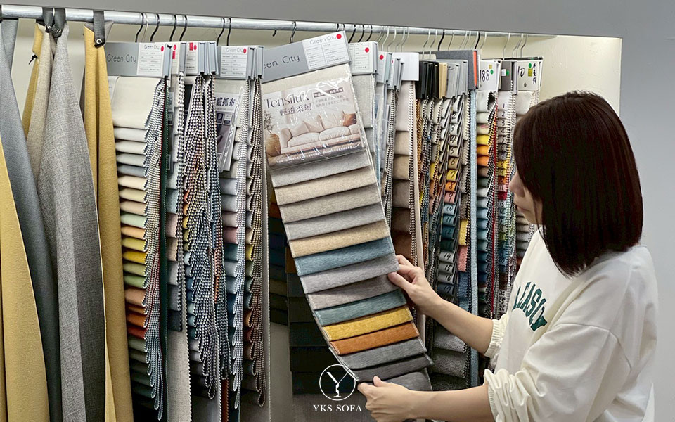 台南沙發材質比較｜涼感布與貓抓布觸感差異