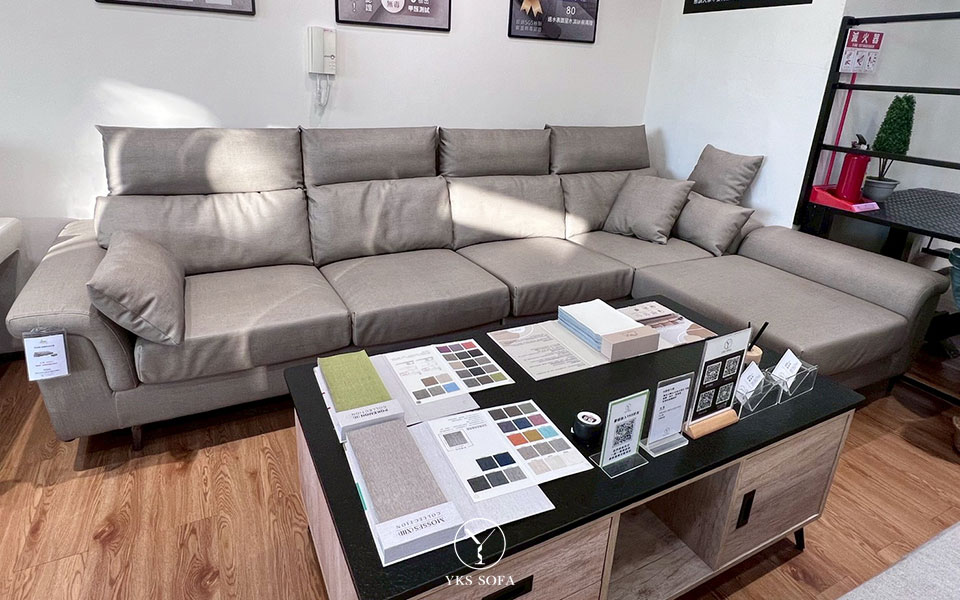 台南客廳沙發配置示意｜L 型沙發搭配腳椅