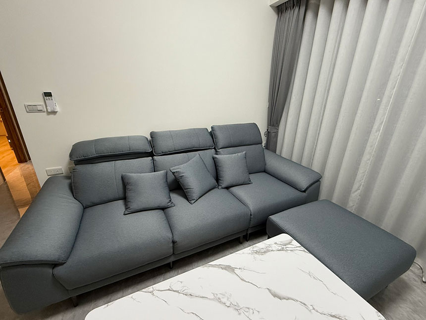 YKS 泰森L型涼感布沙發∣彰化客人沙發開箱實拍-3 YKS 泰森L型涼感布沙發|彰化和美開箱實拍沙發側面|擇木深耕系列熱銷款